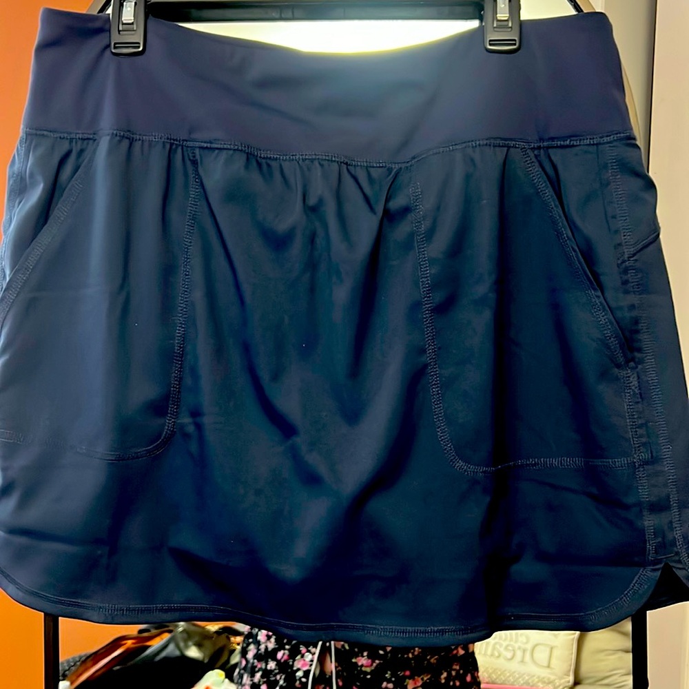 Stretch woven skort